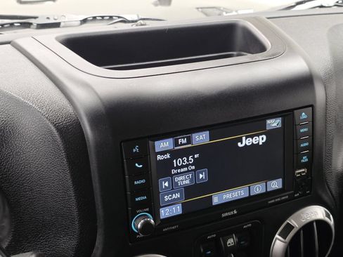 Used 2015 Jeep Wrangler Unlimited Sahara w/ Connectivity Group AWD/4WD image 34