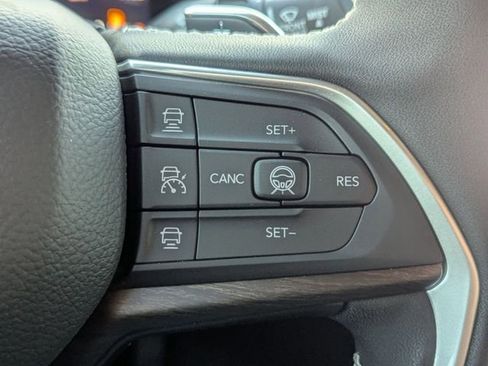 New 2026 Jeep Grand Cherokee L Limited w/ Limited Altitude Package AWD/4WD image 11