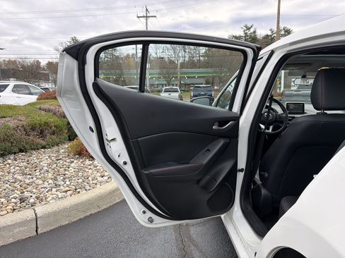 Used 2015 MAZDA MAZDA3 i Grand Touring image 26