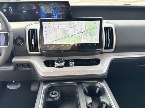 New 2026 Ford Expedition Active image 25