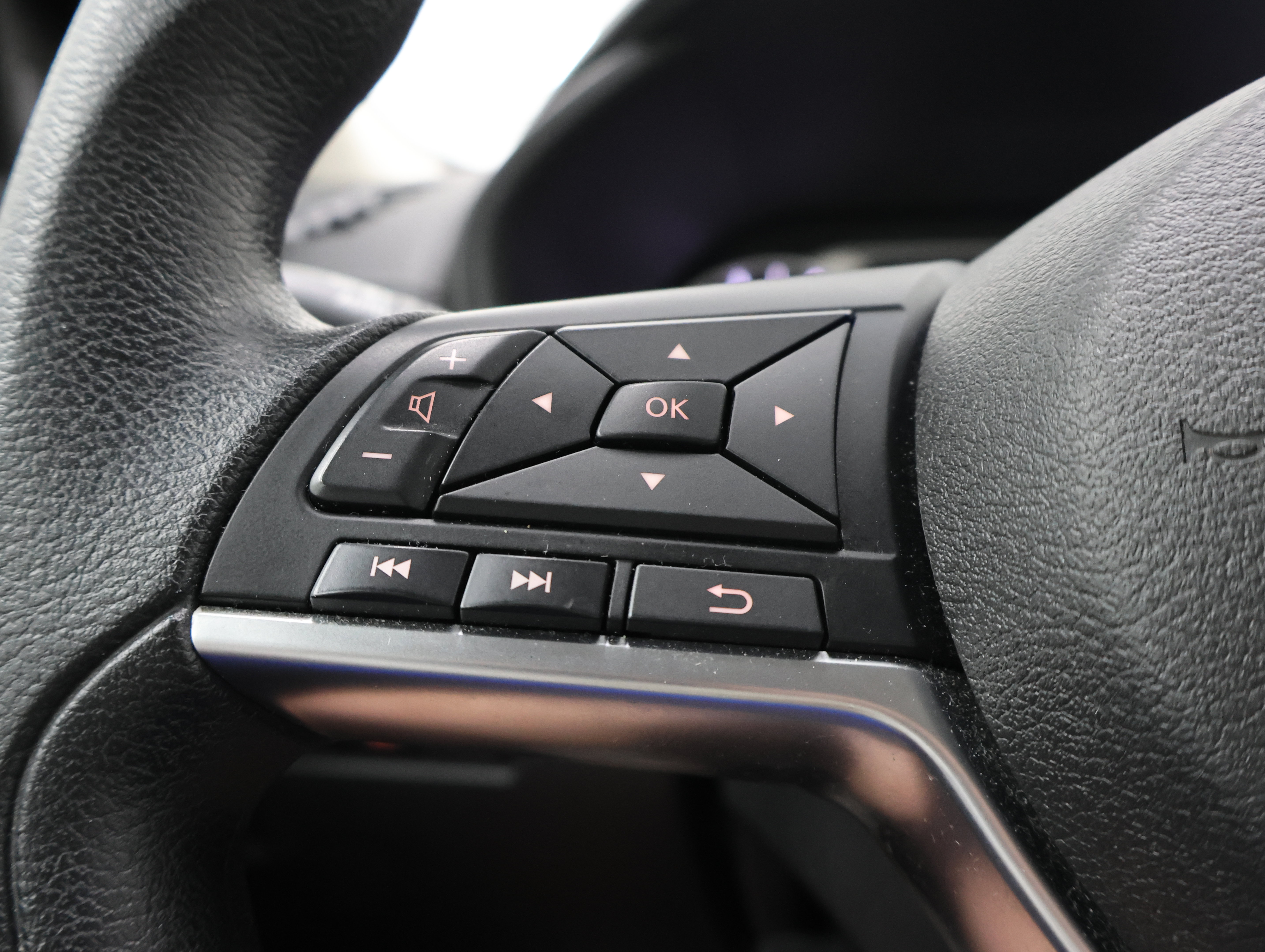 Used 2024 Nissan Sentra SV FWD image 15