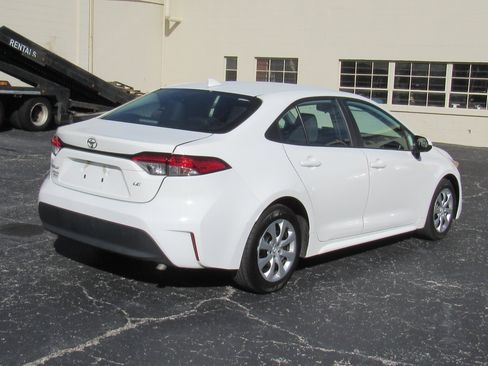 Used 2024 Toyota Corolla LE image 3