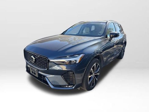 Used 2023 Volvo XC60 B5 Plus image 16