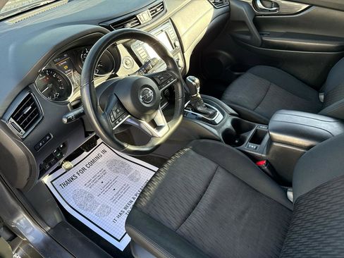Used 2018 Nissan Rogue SV image 15