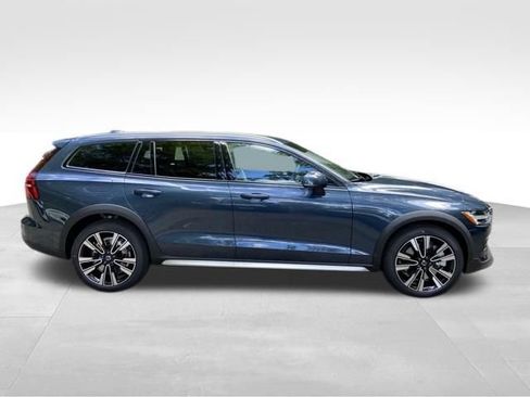 New 2026 Volvo V60 B5 Cross Country Ultra w/ Climate Package AWD/4WD image 8