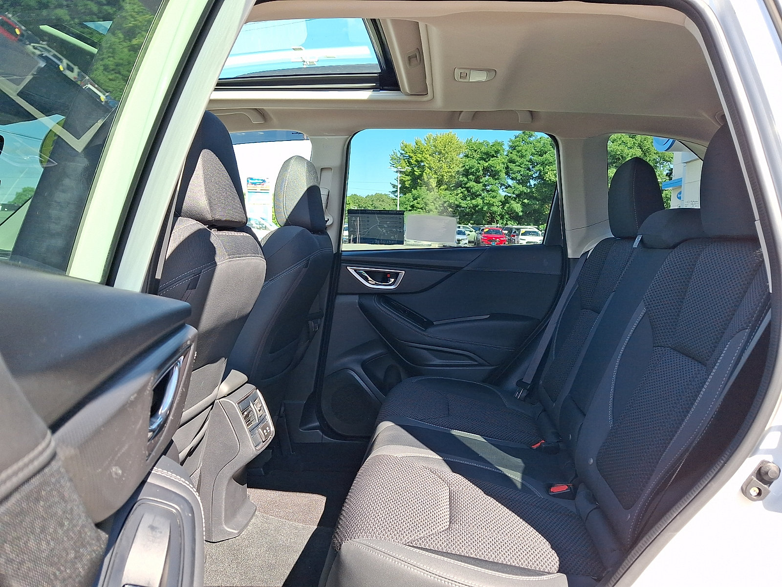 Used 2023 Subaru Forester Premium AWD/4WD image 10