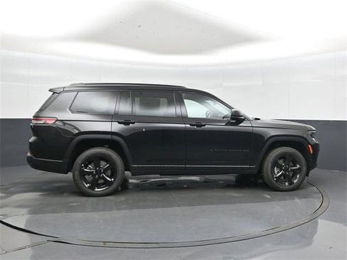 New 2025 Jeep Grand Cherokee L Altitude image 7