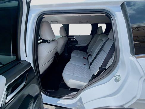 Used 2024 Mitsubishi Outlander SEL FWD image 21