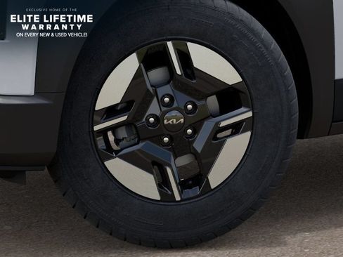 New 2027 Kia Seltos LX FWD image 10