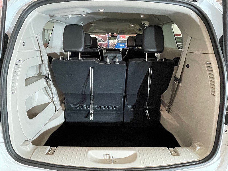 Used 2024 Chrysler Pacifica Touring-L FWD image 6