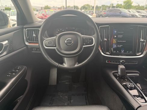 Used 2022 Volvo S60 T8 R-Design Expression image 11