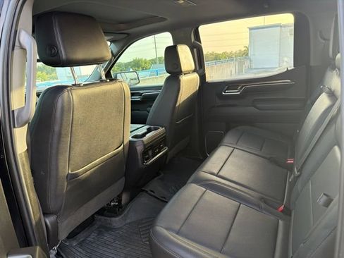Used 2022 Chevrolet Silverado 1500 LT Trail Boss w/ LT Trail Boss Premium Package AWD/4WD image 5