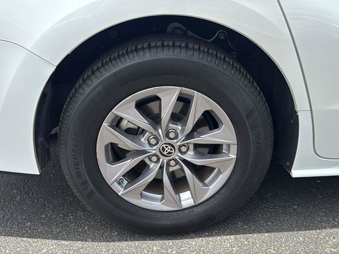 Used 2022 Toyota Sienna XLE FWD image 11