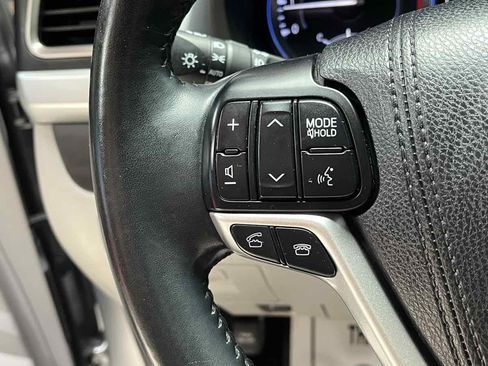Used 2016 Toyota Highlander Limited AWD/4WD image 12