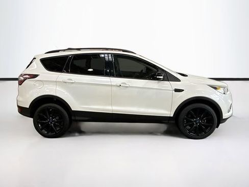Used 2017 Ford Escape Titanium image 5