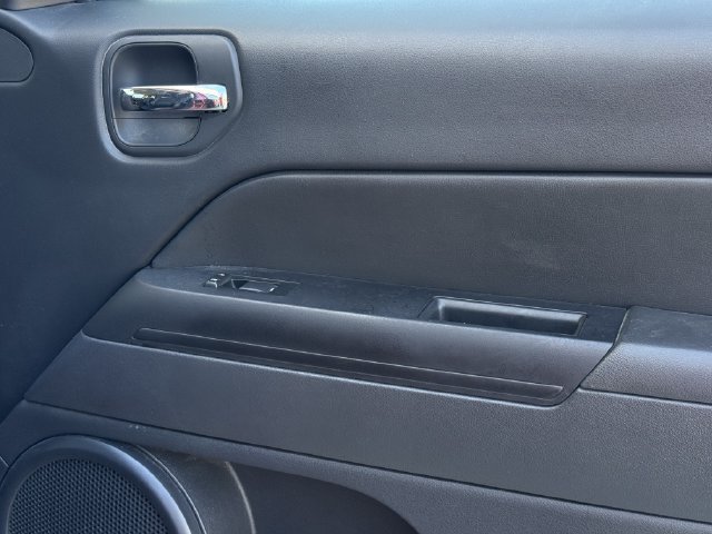 Used 2015 Jeep Patriot High Altitude FWD image 22