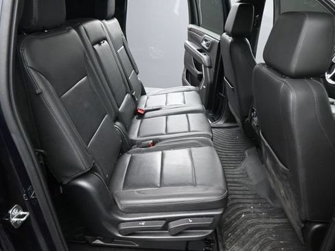 Used 2022 Chevrolet Suburban LT AWD/4WD image 16