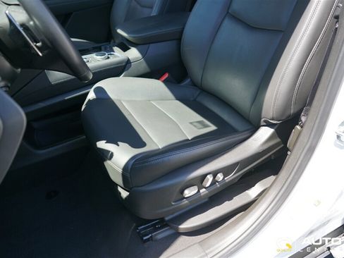 Used 2024 Cadillac XT6 Sport w/ Technology Package AWD/4WD image 19