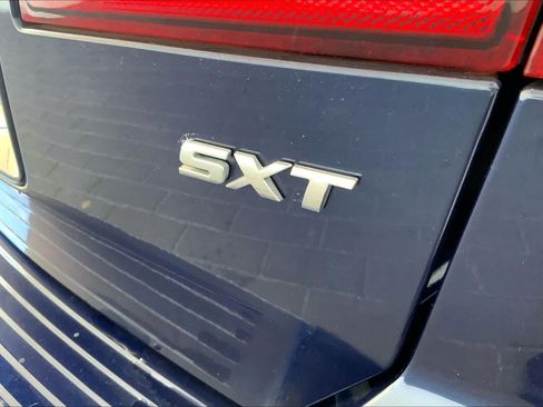 Used 2018 Dodge Journey SXT w/ Connectivity Group FWD image 10