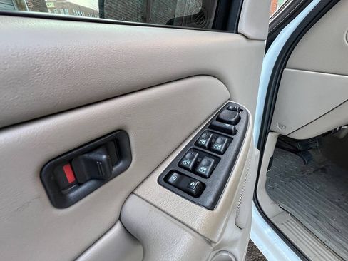 Used 2004 GMC Sierra 2500 SLE w/ Heavy-Duty Power Package AWD/4WD image 15