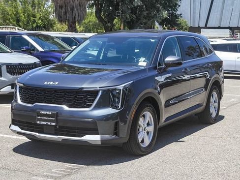Certified 2024 Kia Sorento LX FWD image 5