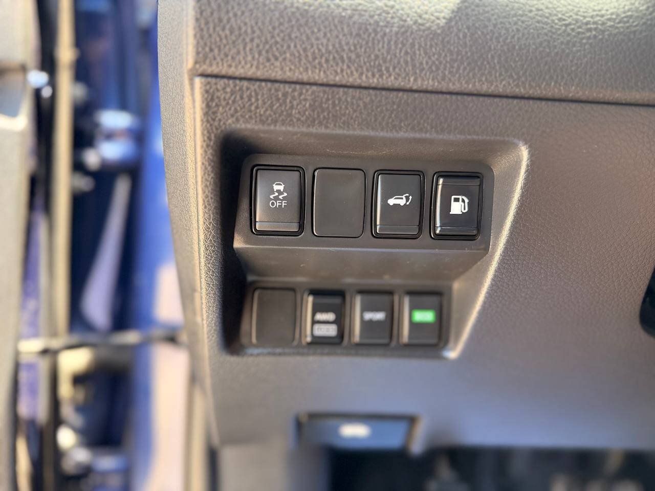 Used 2018 Nissan Rogue SV AWD/4WD image 26