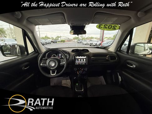 Used 2023 Jeep Renegade Latitude AWD/4WD image 19