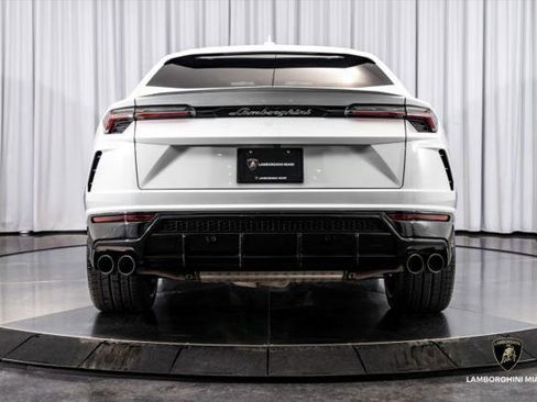 Used 2022 Lamborghini Urus AWD/4WD image 13