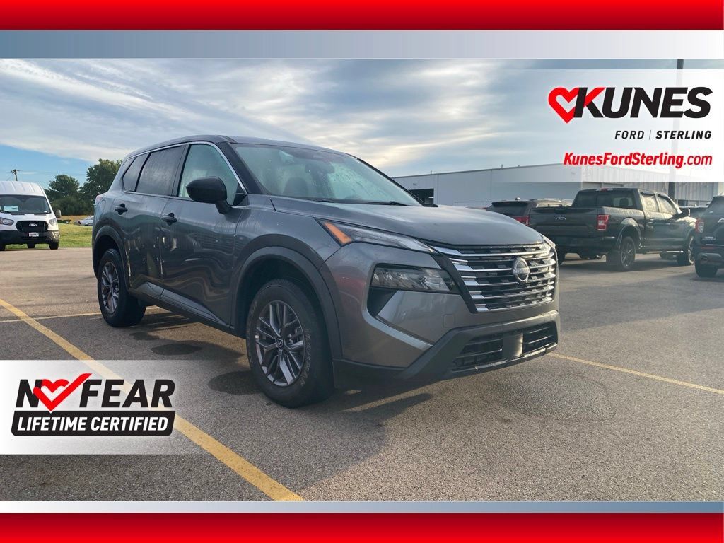 Used 2024 Nissan Rogue S AWD/4WD image 1