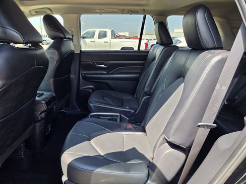 Used 2025 Toyota Grand Highlander FWD image 30