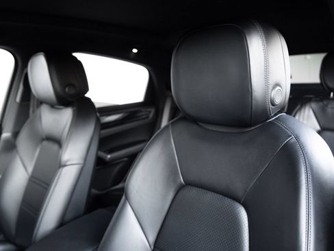 Certified 2023 Porsche Cayenne Coupe AWD/4WD image 23