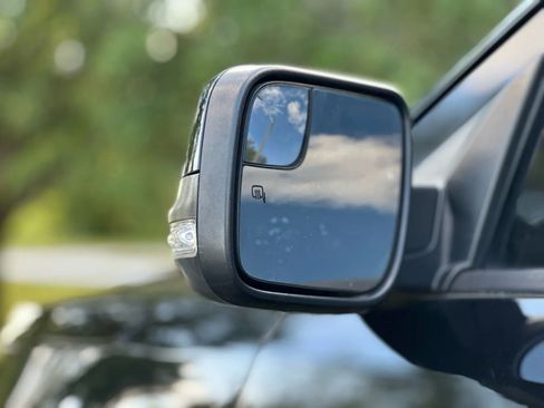 Used 2016 Ford Explorer XLT w/ Equipment Group 202A image 11