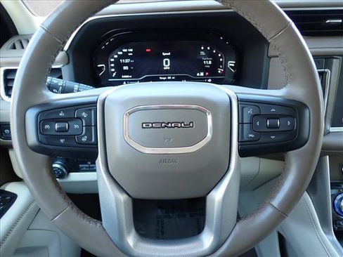 Used 2023 GMC Yukon XL Denali AWD/4WD image 15