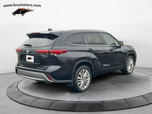 Used 2023 Toyota Highlander Platinum AWD/4WD image 3