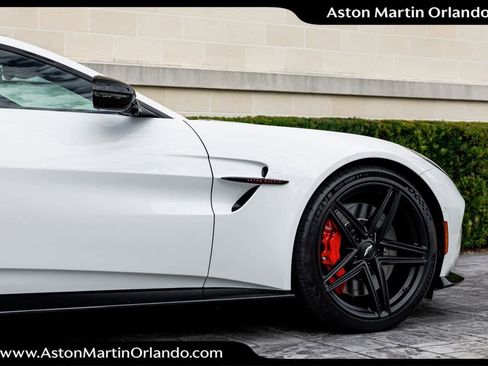 Used 2025 Aston Martin V8 Vantage Coupe image 21