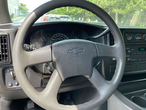 Used 2007 Chevrolet Express 3500 Extended RWD image 10