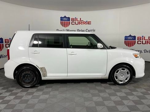 Used 2014 Scion xB image 2