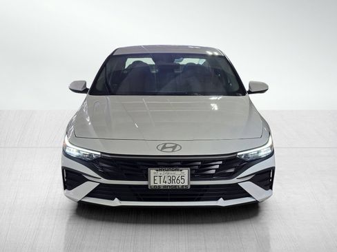 Used 2026 Hyundai Elantra SE FWD image 2