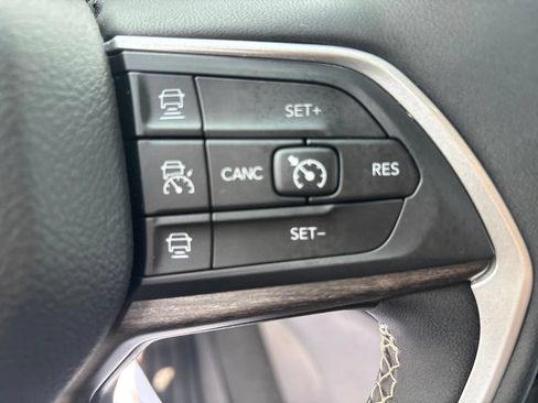 Used 2023 Jeep Grand Cherokee L Limited AWD/4WD image 26