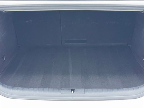 Used 2025 Genesis G70 2.5T image 12