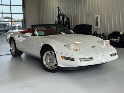 Used 1996 Chevrolet Corvette Convertible RWD image 2