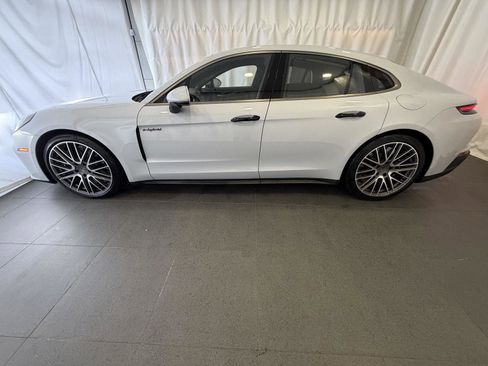 Used 2025 Porsche Panamera Turbo image 2
