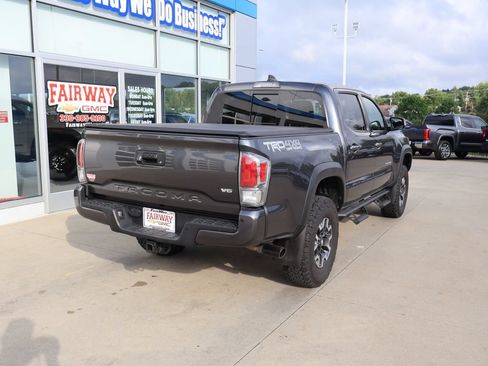 Used 2021 Toyota Tacoma TRD Off-Road w/ Technology Package AWD/4WD image 3