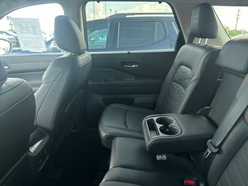 Certified 2025 Nissan Pathfinder Platinum w/ Cargo Package FWD image 34