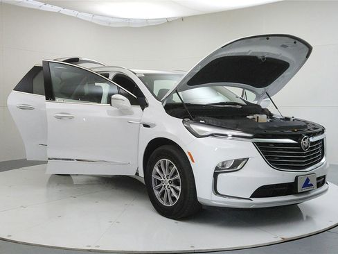 Used 2024 Buick Enclave Premium image 9