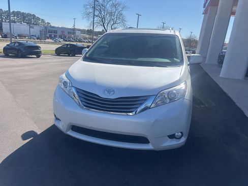 Used 2015 Toyota Sienna XLE Premium image 14