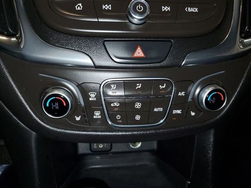 Used 2018 Chevrolet Equinox LT w/ Sun & Infotainment Package image 21