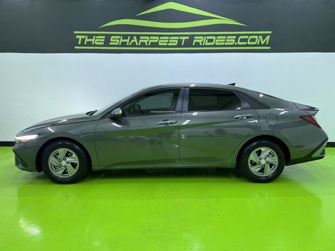 Used 2025 Hyundai Elantra SE FWD image 6