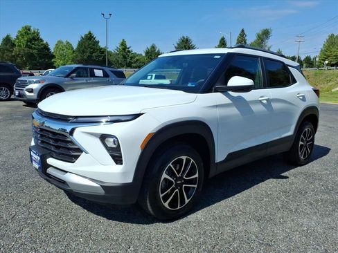 Used 2025 Chevrolet TrailBlazer LT AWD/4WD image 9