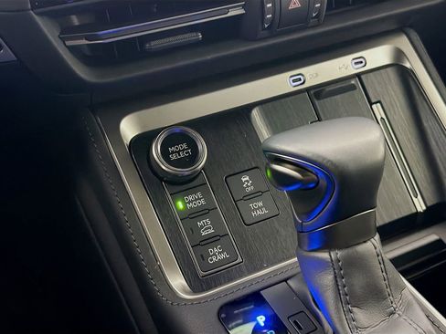 Used 2024 Lexus GX 550 image 34